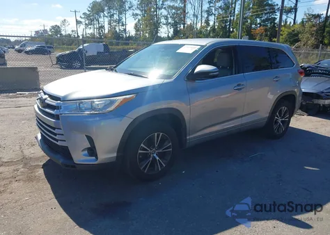 2017 Toyota Highlander Le z USA, uszkodzony, nr VIN 5TDZZRFH3HS219574